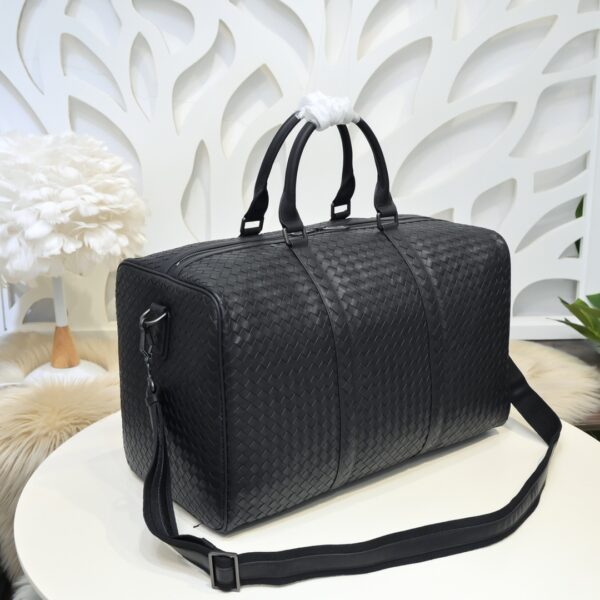 Bottega Veneta's classic Intrecciato woven men's travel bag (black calfskin).