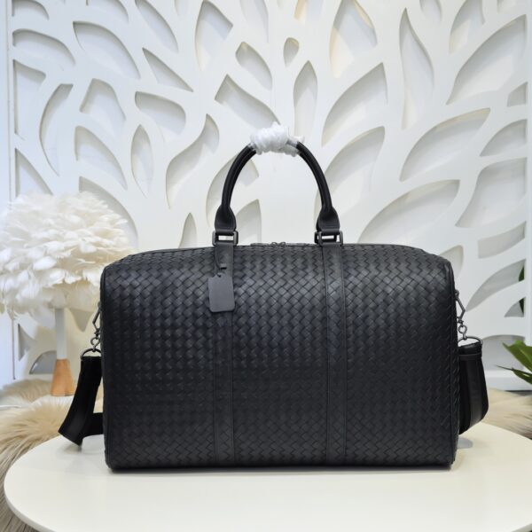 Bottega Veneta's classic Intrecciato woven men's travel bag (black calfskin).