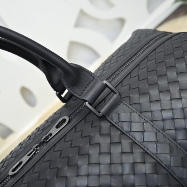 Bottega Veneta's classic Intrecciato woven men's travel bag (black calfskin).