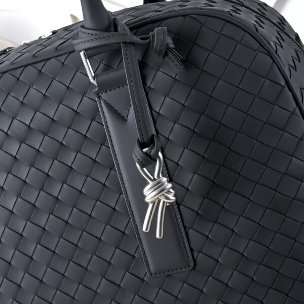 Bottega Veneta's classic Intrecciato woven men's travel bag (black calfskin).