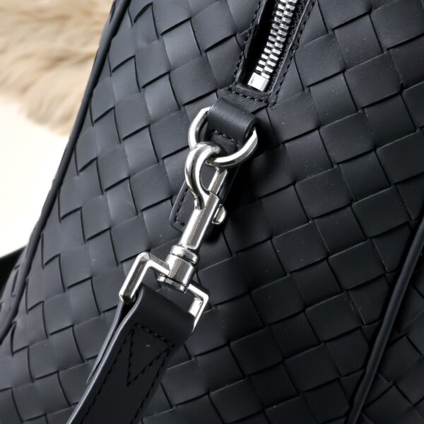 Bottega Veneta's classic Intrecciato woven men's travel bag (black calfskin).