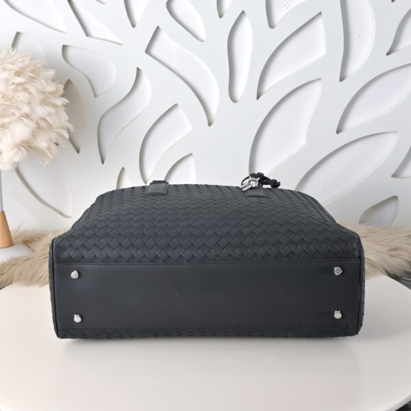 Bottega Veneta's classic Intrecciato woven men's travel bag (black calfskin).