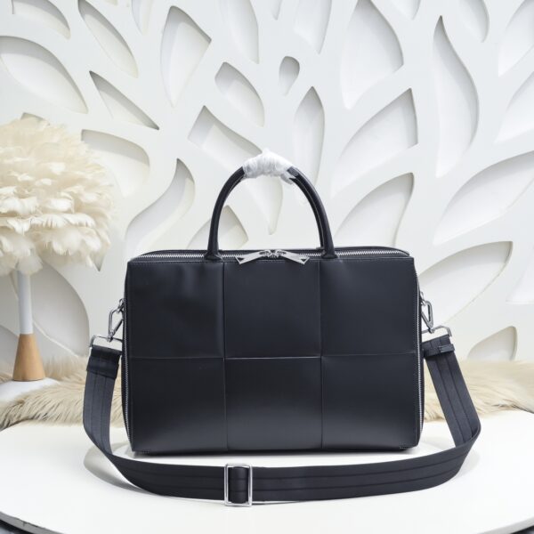 Bottega Veneta Arco series men's briefcase (black calfskin leather)