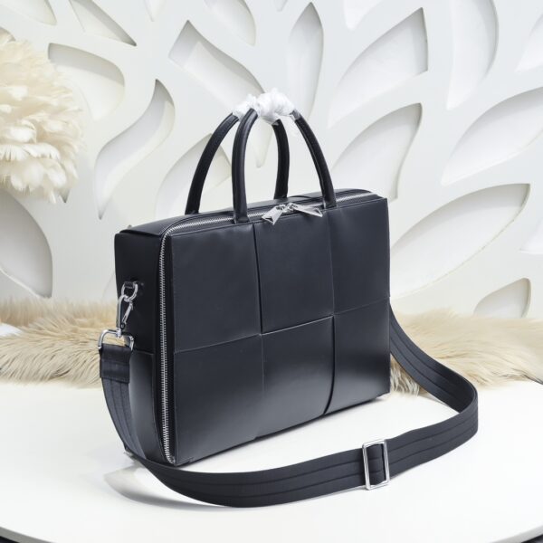 Bottega Veneta Arco series men's briefcase (black calfskin leather)