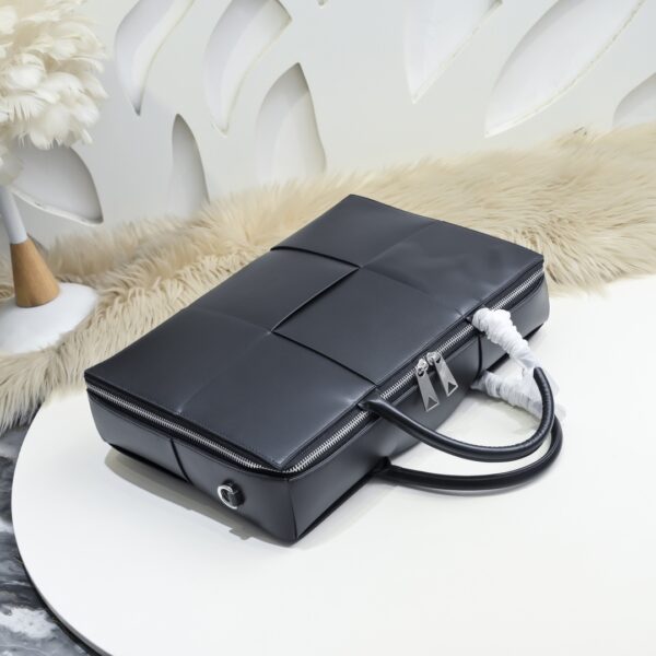 Bottega Veneta Arco series men's briefcase (black calfskin leather)