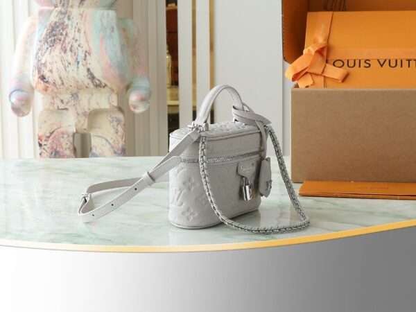 Louis Vuitton Vanity series cosmetic bag (white embossed calfskin)