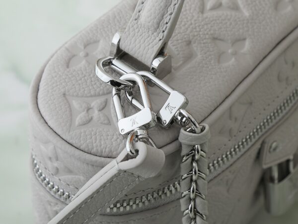 Louis Vuitton Vanity series cosmetic bag (white embossed calfskin)