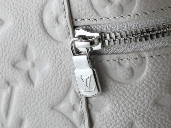 Louis Vuitton Vanity series cosmetic bag (white embossed calfskin)