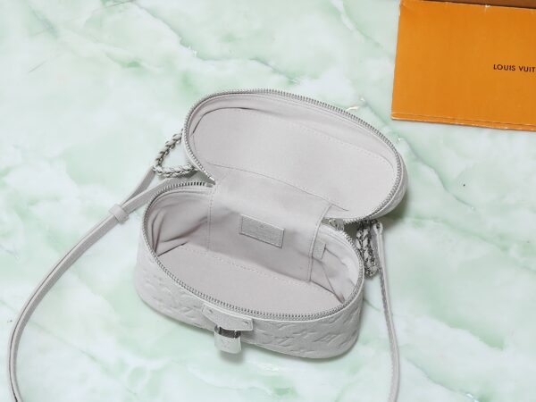 Louis Vuitton Vanity series cosmetic bag (white embossed calfskin)